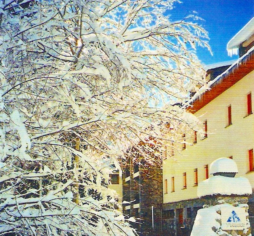 Alberg La Molina Xanascat 外观 照片